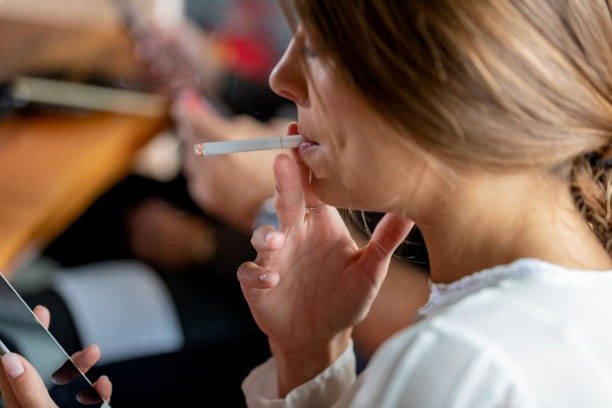 Canadian woman ordering cigarettes online on her phone