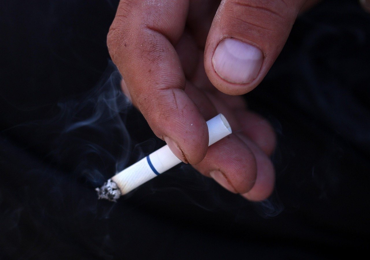 Person purchasing menthol cigarettes online in Canada